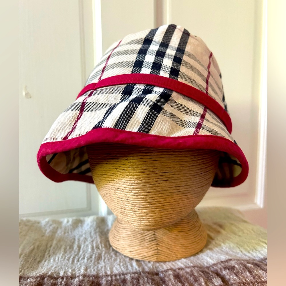 Burberry bucket hat